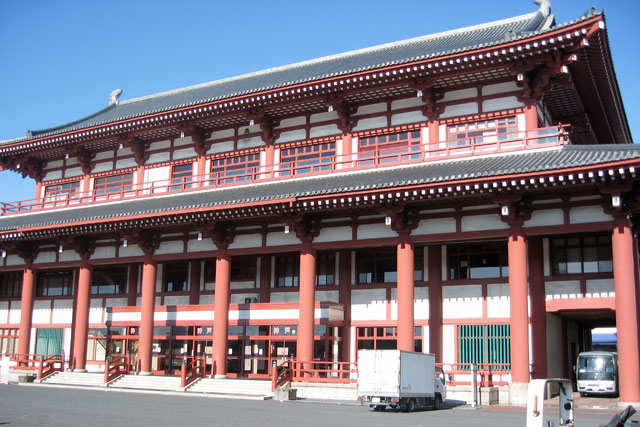 阪九フェリー様の本社（平城京、大極殿を模して造られました）。